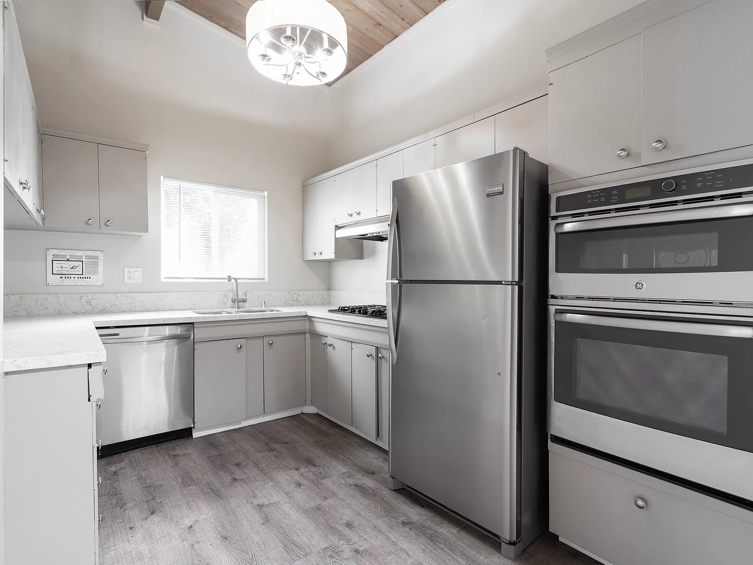 6 bed, 1700 sqft, $7,950 — Photo 4