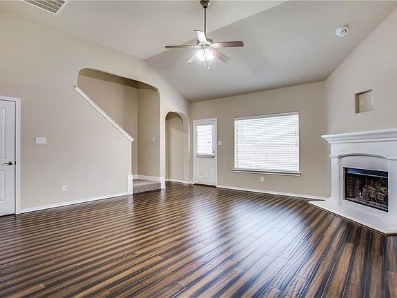 5th image of 5816 Longmont Dr