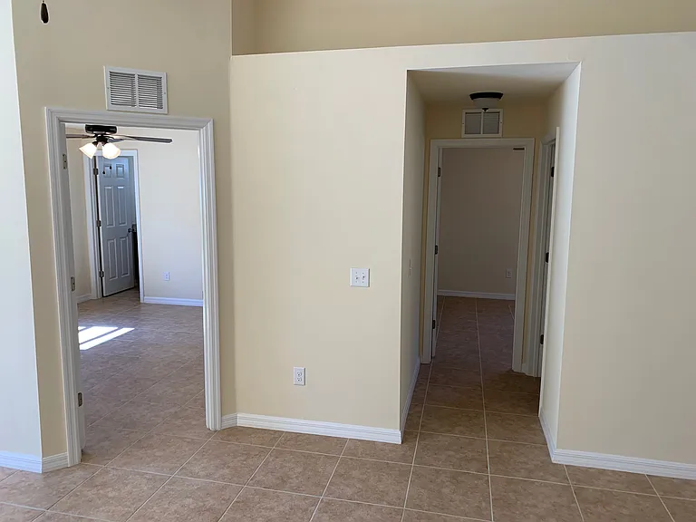 3827 SW 8th Ct — Photo 9