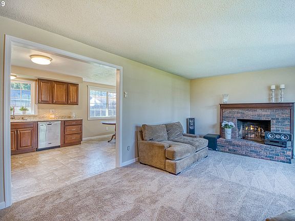 4th image of 6118 NE 104th Ct