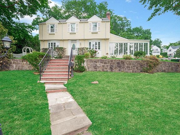 2nd image of 17 Pinewood Rd
