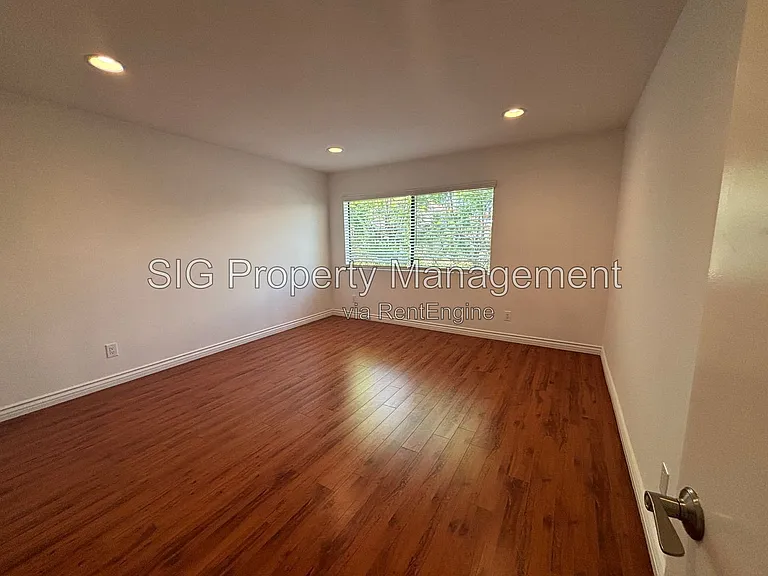 3200 Fairesta St #5 — Photo 26