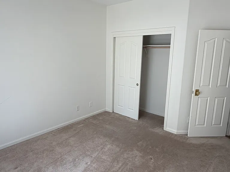 1555 Taylor Ln — Photo 7