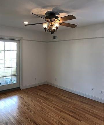 5th image of 1016D Long Beach Blvd