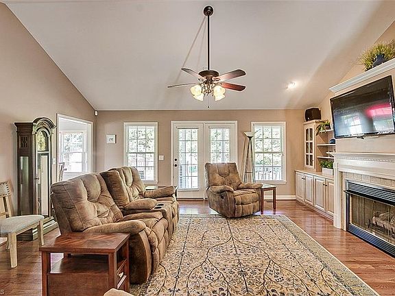 4th image of 2871 Kamerin St