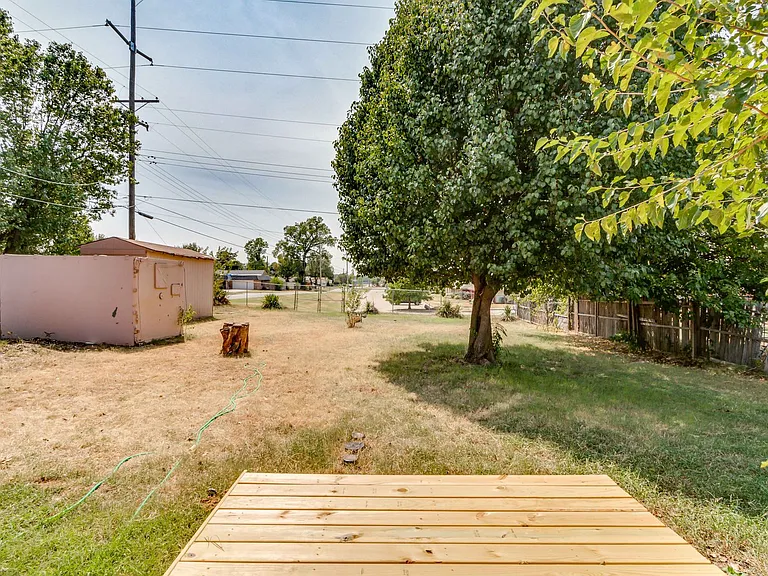1805 Melody Dr — Photo 31