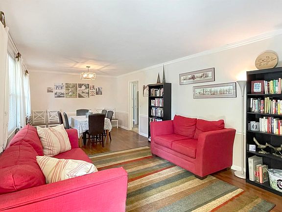 4th image of 626 Hatrick Rd