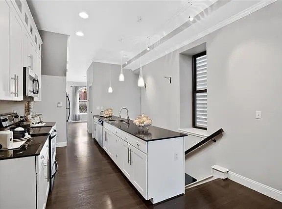 5th image of 1619 Carroll St