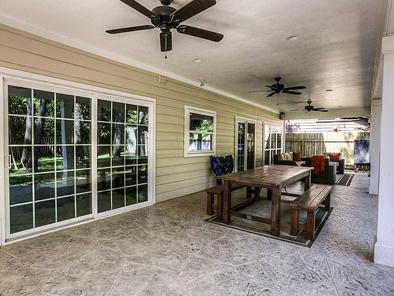 3rd image of 24 Edgewood Forest Ct