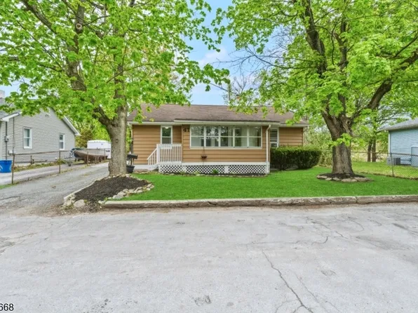 47 Bridge St, Ogdensburg Boro, NJ 07439