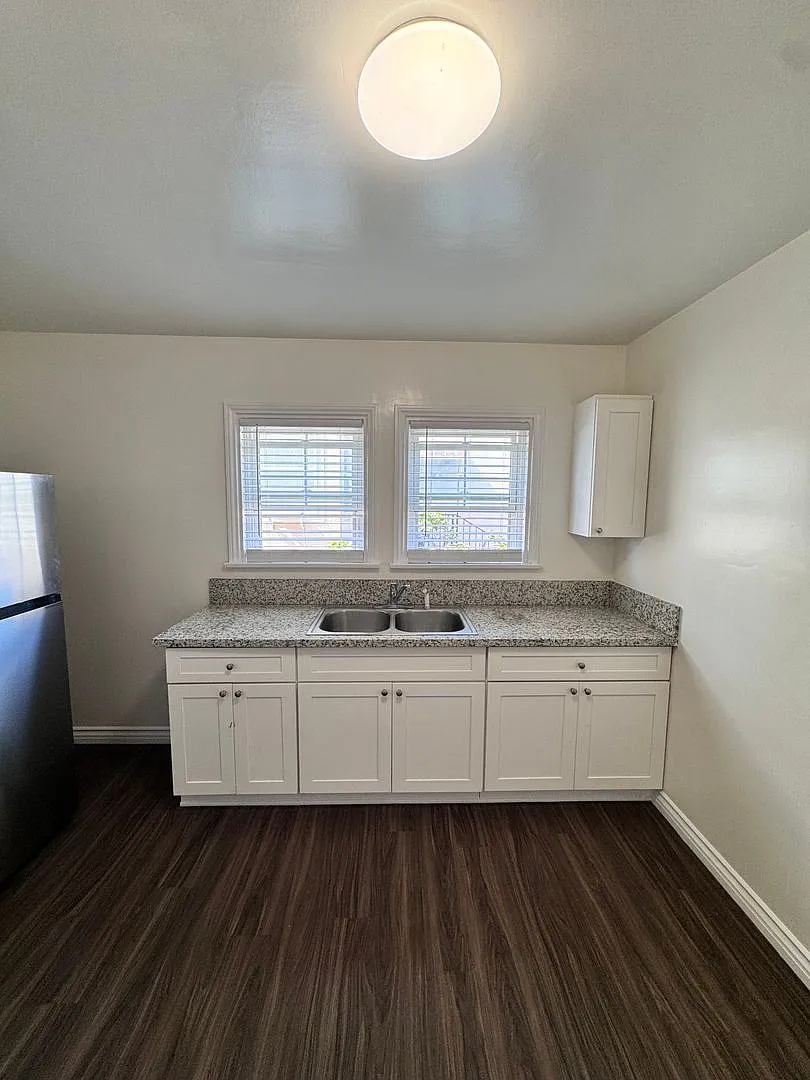 739 E. Willow — Photo 4