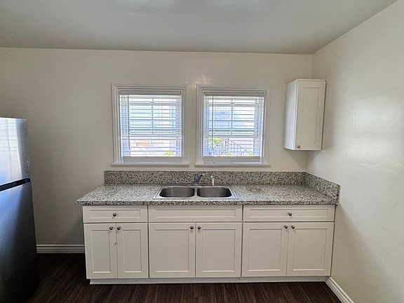 4th image of 739 E Willow St #741C