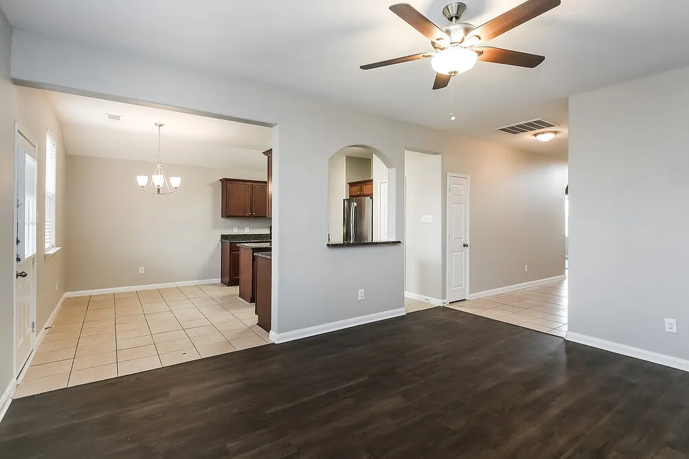 3 bed, 2.0 bath, 1467 sqft, $2,000 — Photo 4