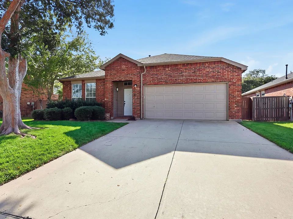 315 Londonderry Ln