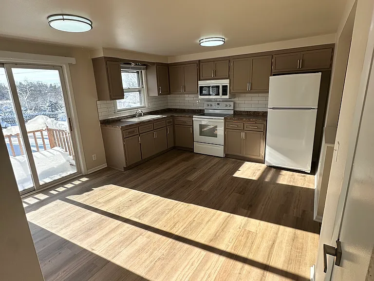 2014 Cardinal Dr — Photo 2