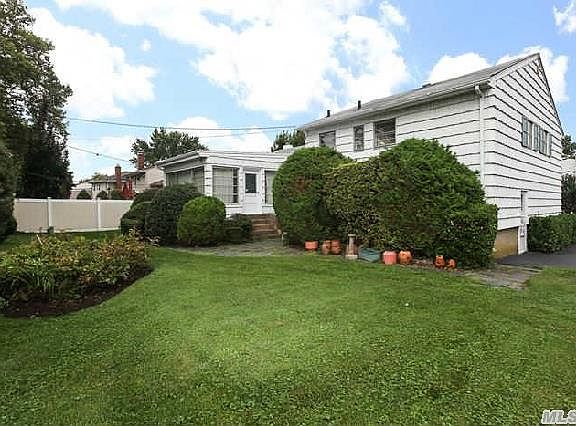 4th image of 16 Cranberry Ln