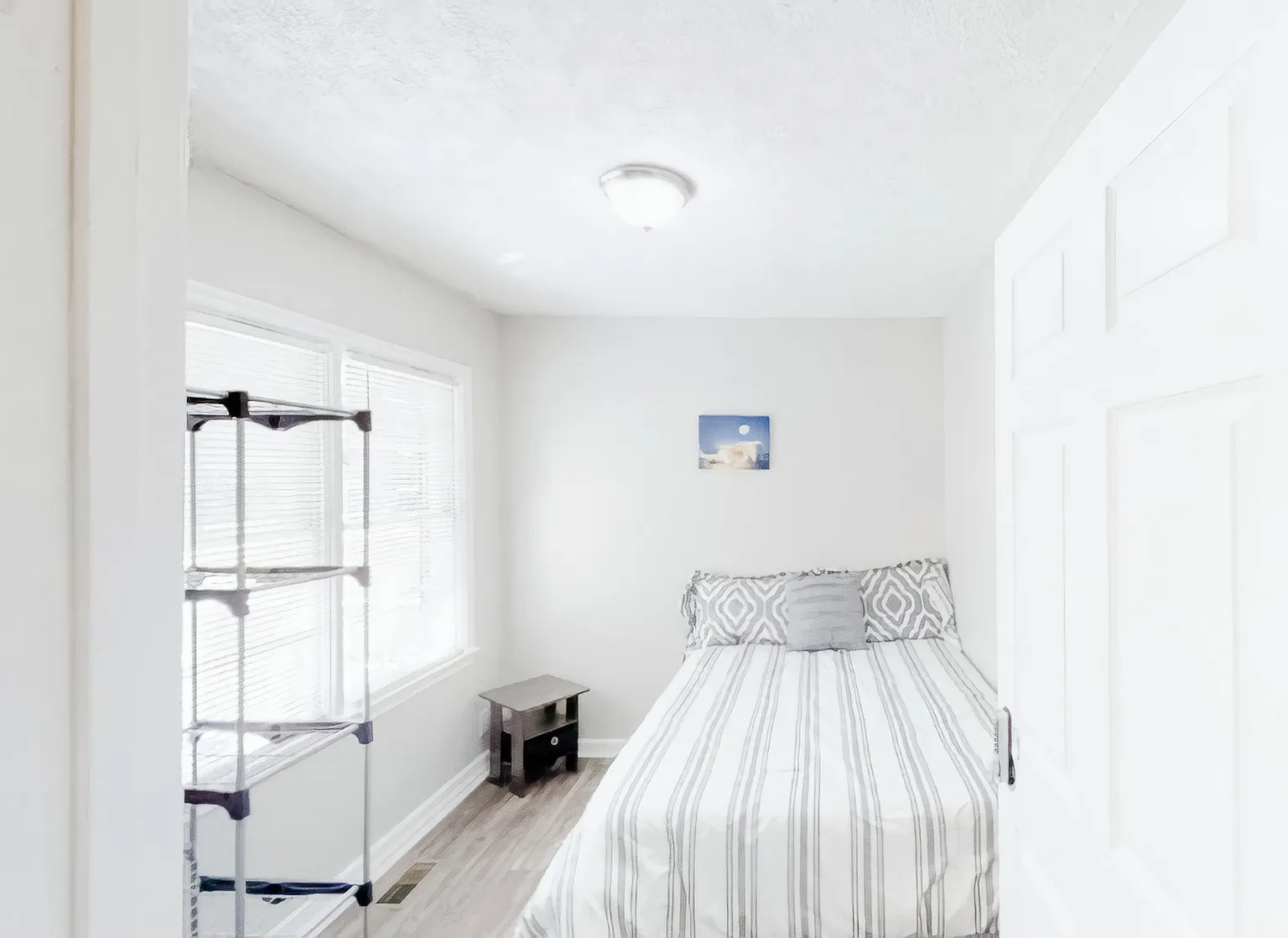 4 bed, 2.0 bath, 1690 sqft, $698 — Photo 1