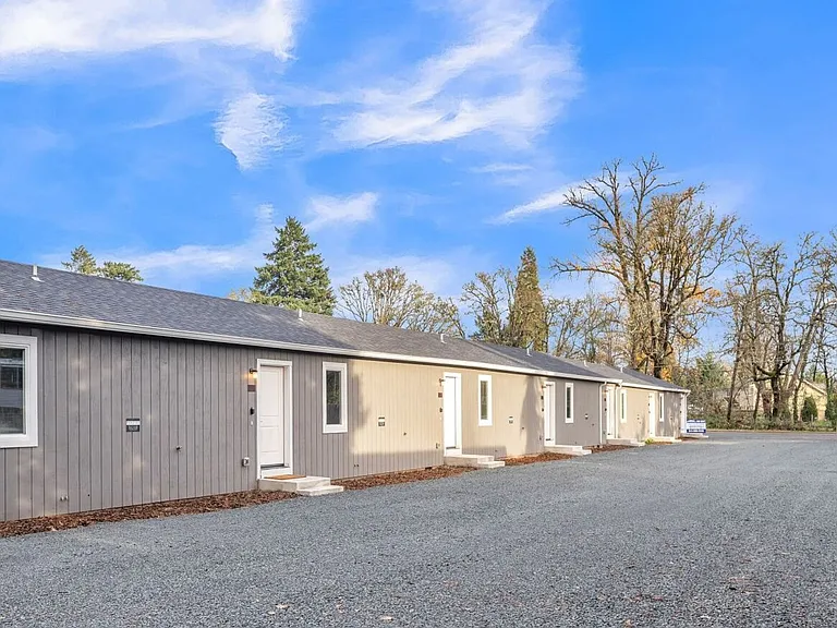555 N. River Rd. — Photo 33