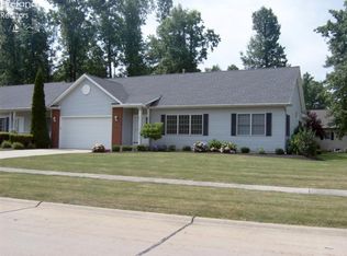 4013 Hilltop Dr, Vermilion, OH 44089