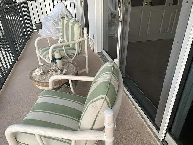 2 bed, 2.0 bath, 1350 sqft, $9,500 — Photo 4