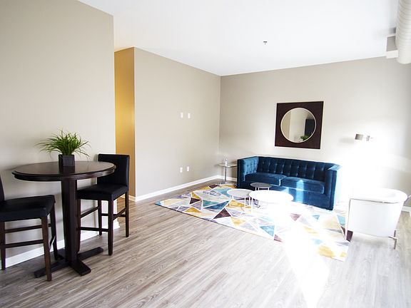 4th image of 1520 Harney St #11565886