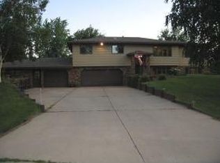 8398 Oak Ridge Dr, Spicer, MN 56288