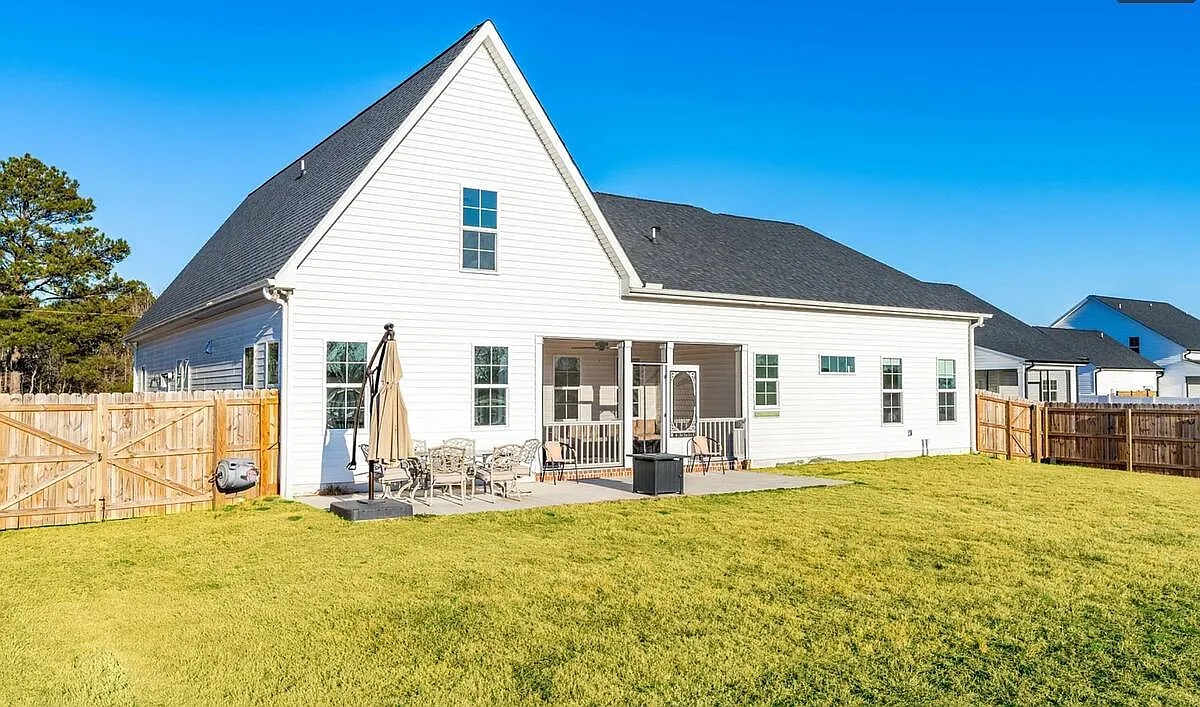 5 bed, 2729 sqft, $3,900 — Photo 3