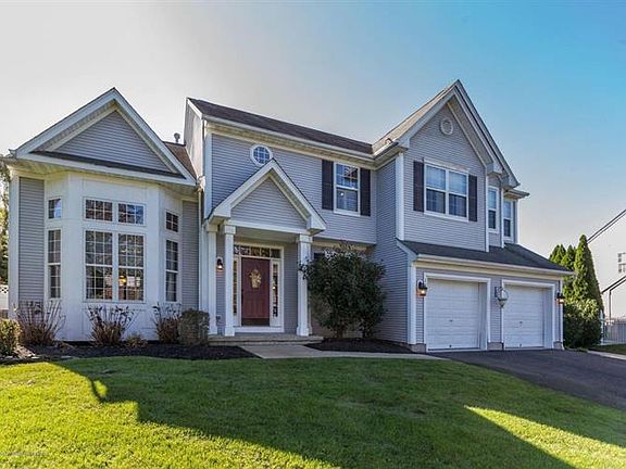 3rd image of 168 Hundred Oaks Dr