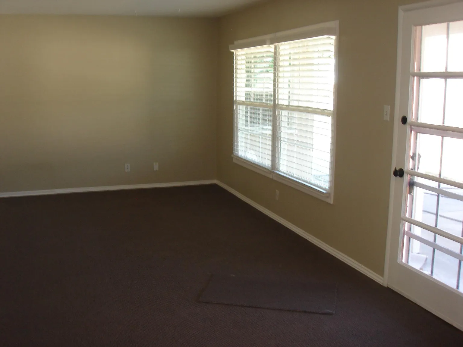 3 bed, 1010 sqft, $3,100 — Photo 4