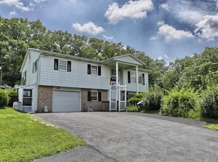 11 Terrace Hill Rd, Pine Grove, PA 17963