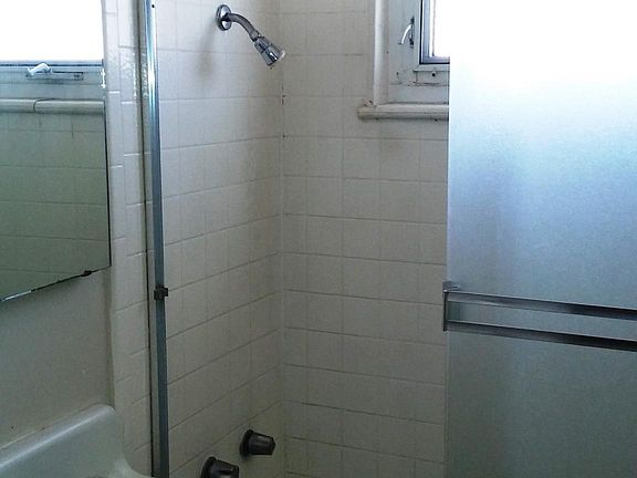 5th image of 135 Graham Ave APT 4