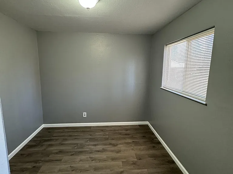 1032 Glenwood Way — Photo 10