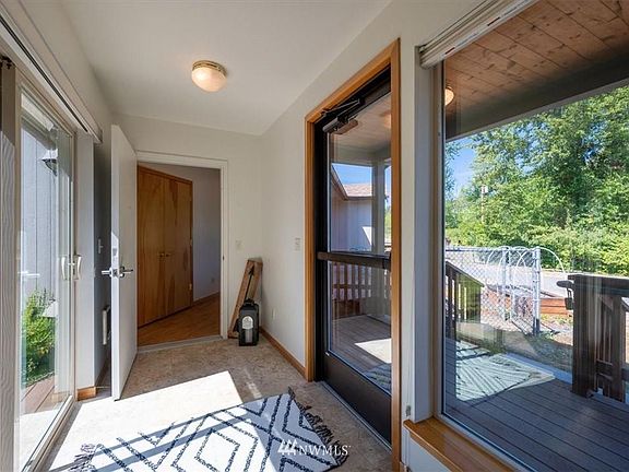 4th image of 3613 Alderwood Ave
