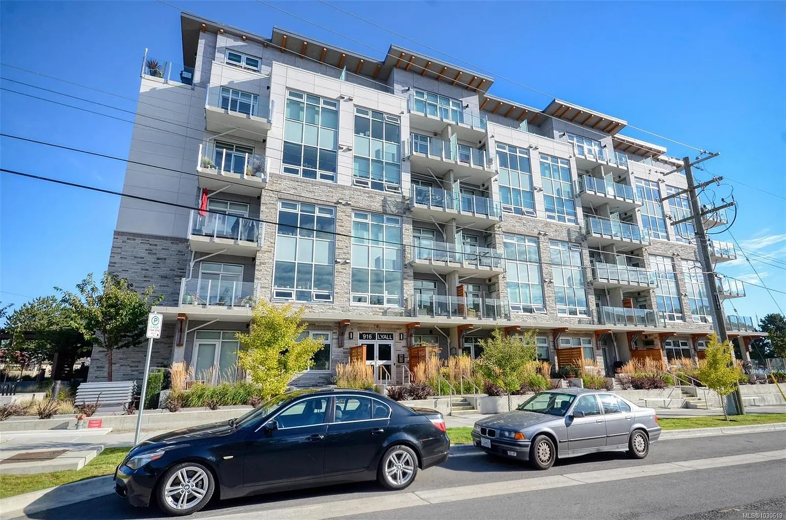 916 Lyall St #203 photo 1