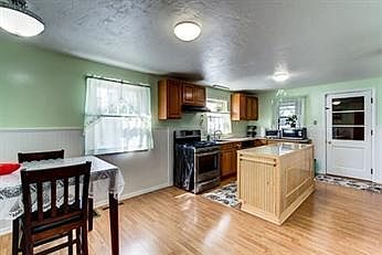 5th image of 111 N Quinsigamond Ave