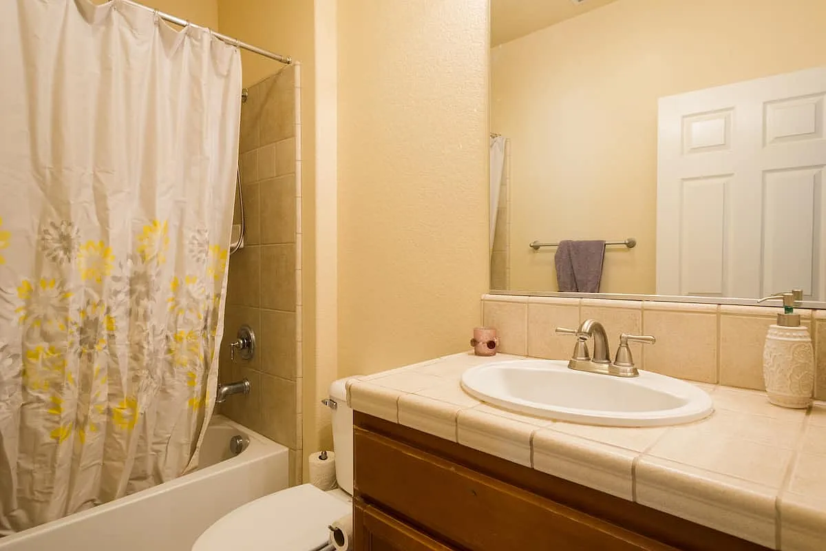 3 bed, 2.5 bath, 1426 sqft, $1,200 — Photo 3
