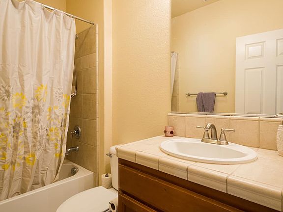 upstairs full bathroom that is shared if there is another tenant