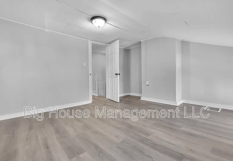 1105 W Lombard St — Photo 23