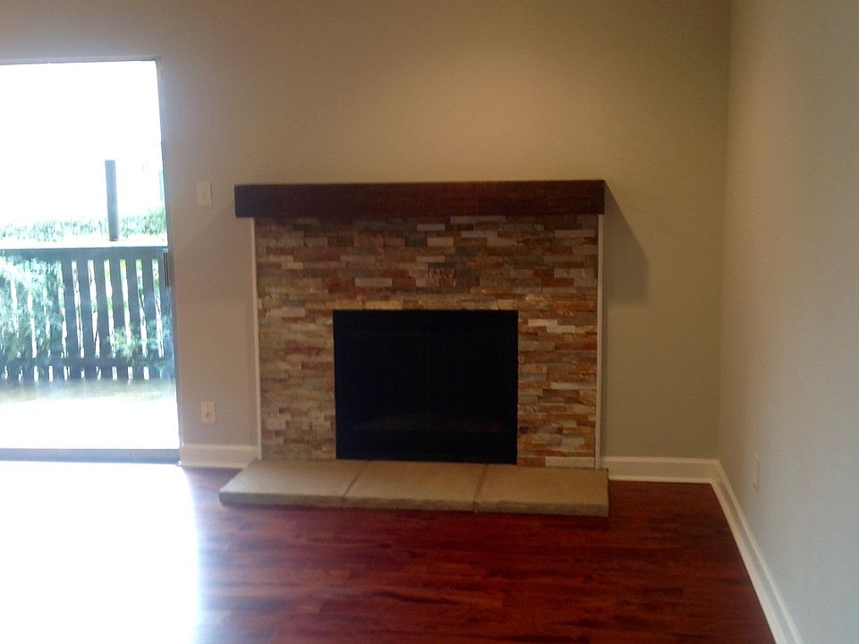 1st image of 846 Thistledown Dr APT 3
