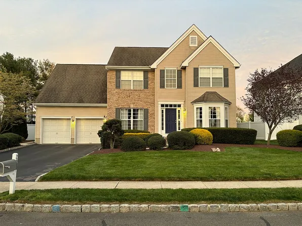 26 Breeze Dr, Dayton, NJ 08810