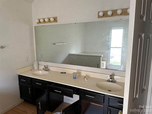5th image of 7740 Hammond Dr