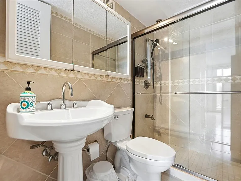 1479 Avenue Ashfort #1402 — Photo 8