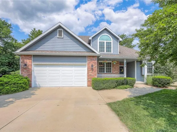 8518 Timber Trails Dr, De Soto, KS 66018