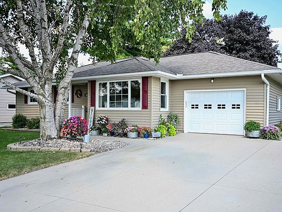 2nd image of 211 6th St SW