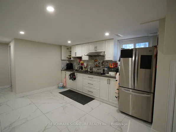 220 Lucas St #Basement, Richmond Hill, ON L4C 4P7