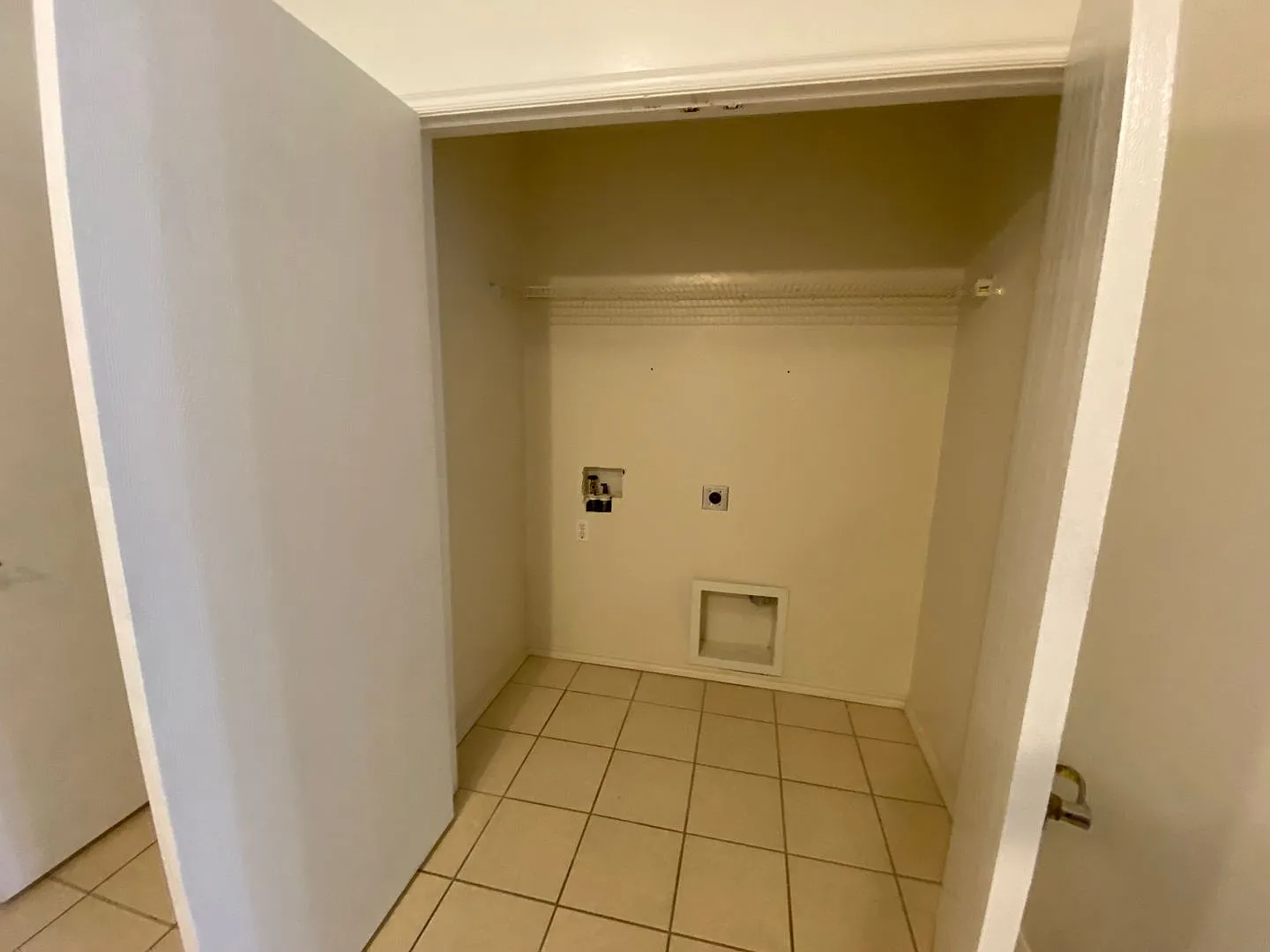4 bedroom 2 bath — Photo 4