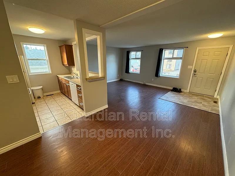 2 bed, 1.0 bath, 900 sqft, $2,000 — Photo 3