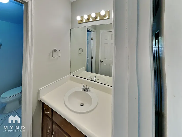 1728 Russet Woods Ln — Photo 18