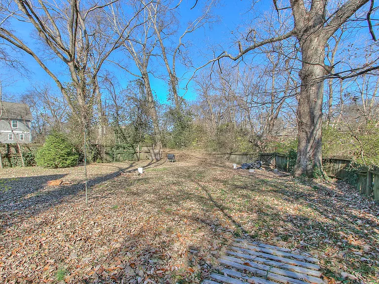 921 Spain Ave — Photo 37