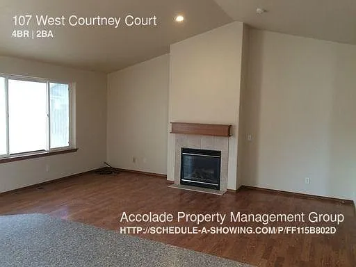 107 W Courtney Ct — Photo 2